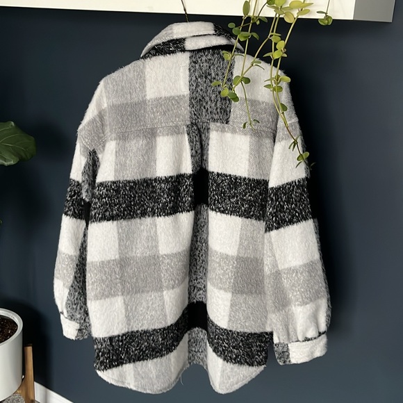 Boxy Fluffy Shacket - Picture 5 of 5